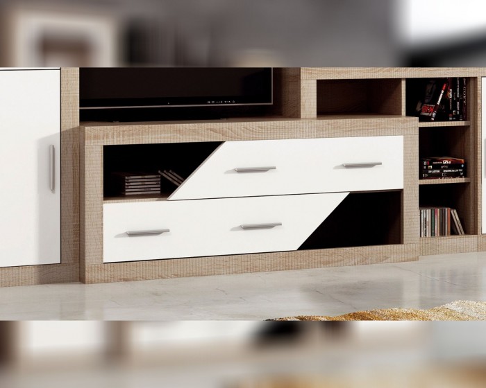 BAJO TV LARA CHAFLÁN